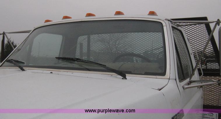 image for item B8340 1988 Ford F600 flatbed truck