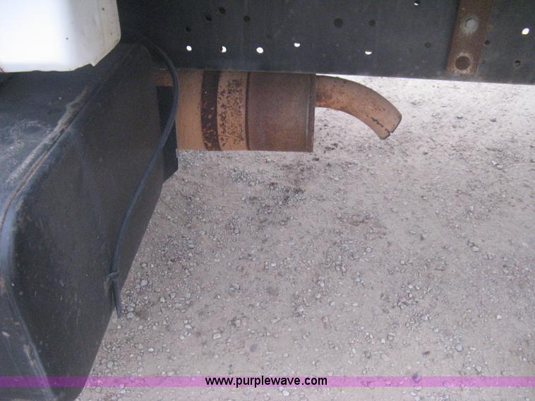 image for item B8340 1988 Ford F600 flatbed truck