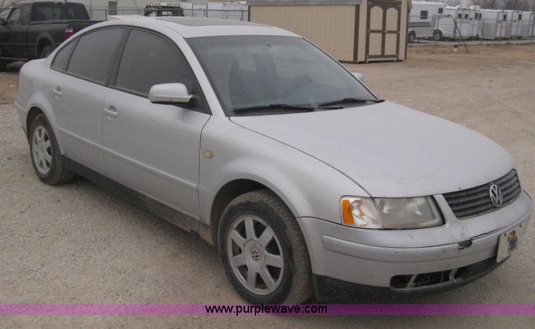 image for item B8341 2000 Volkswagen Passat
