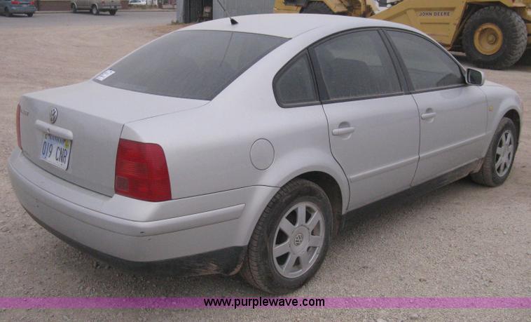 image for item B8341 2000 Volkswagen Passat