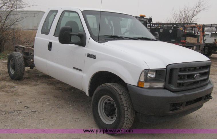 image for item B8342 2003 Ford F250 Super Duty XL cab and chassis