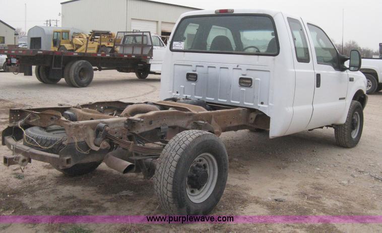 image for item B8342 2003 Ford F250 Super Duty XL cab and chassis