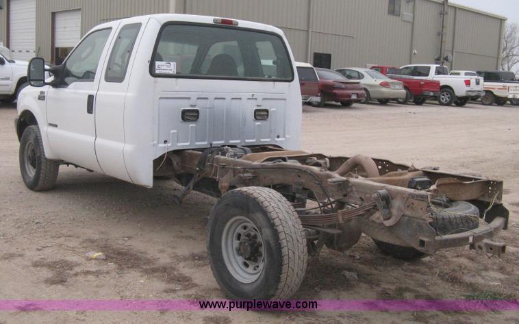 image for item B8342 2003 Ford F250 Super Duty XL cab and chassis