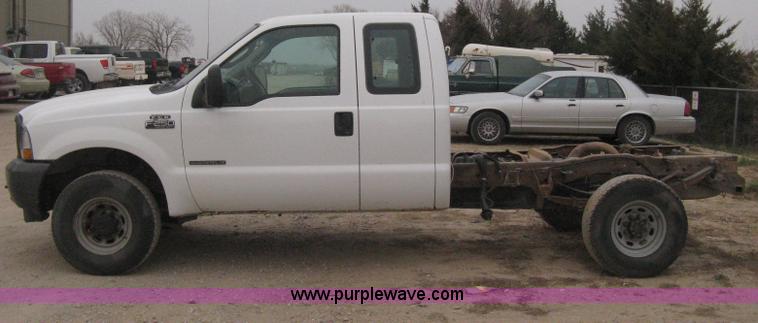 image for item B8342 2003 Ford F250 Super Duty XL cab and chassis