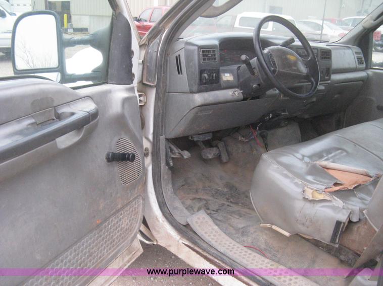 image for item B8342 2003 Ford F250 Super Duty XL cab and chassis