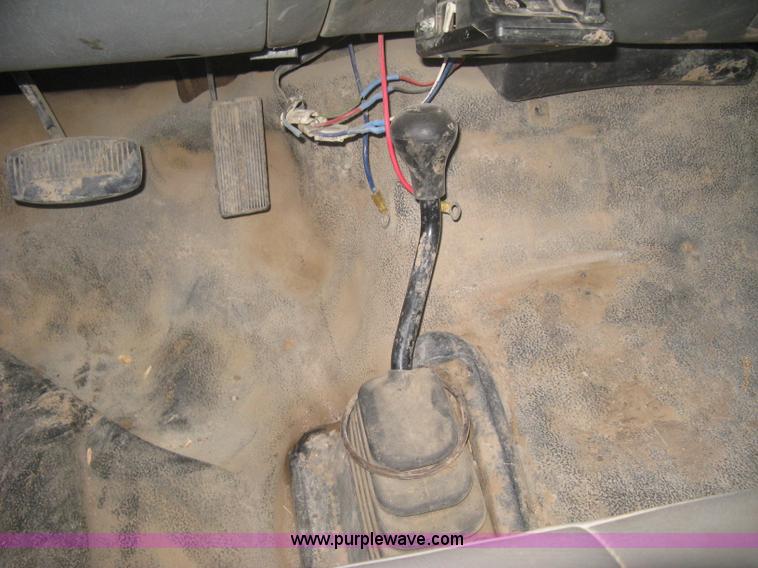 image for item B8342 2003 Ford F250 Super Duty XL cab and chassis