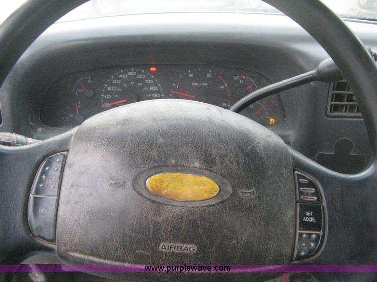 image for item B8342 2003 Ford F250 Super Duty XL cab and chassis