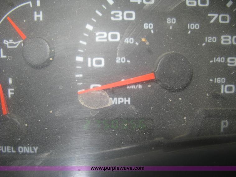 image for item B8342 2003 Ford F250 Super Duty XL cab and chassis