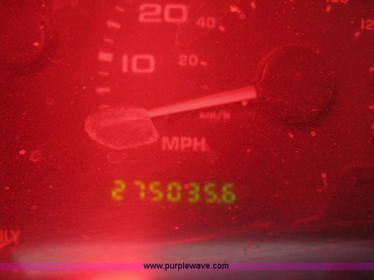 image for item B8342 2003 Ford F250 Super Duty XL cab and chassis