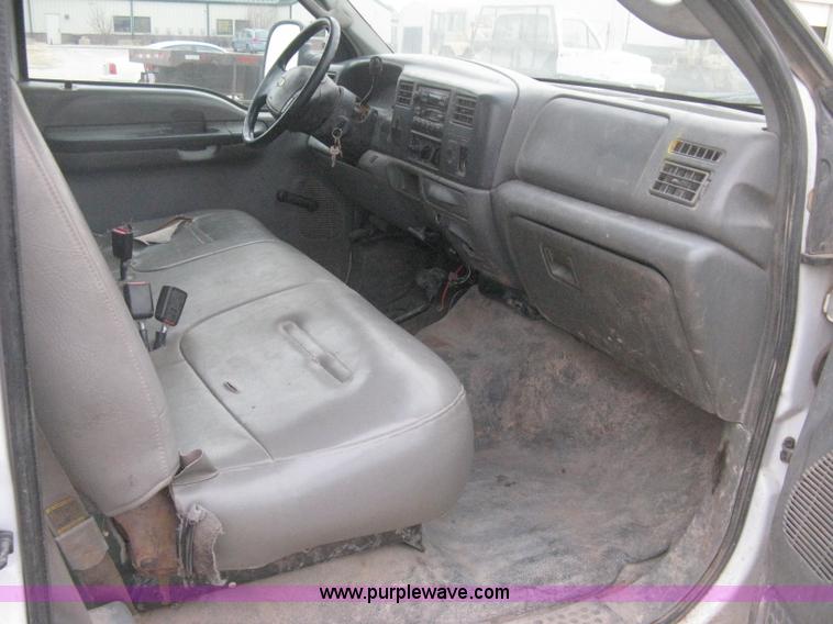 image for item B8342 2003 Ford F250 Super Duty XL cab and chassis