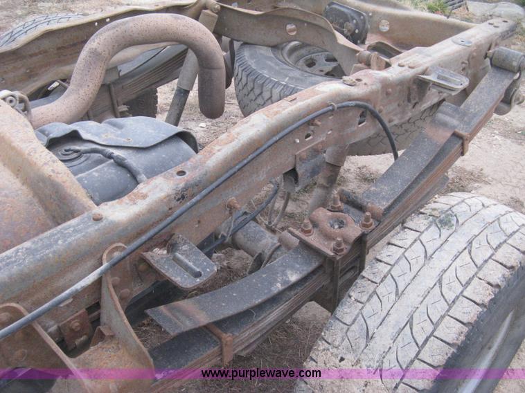 image for item B8342 2003 Ford F250 Super Duty XL cab and chassis