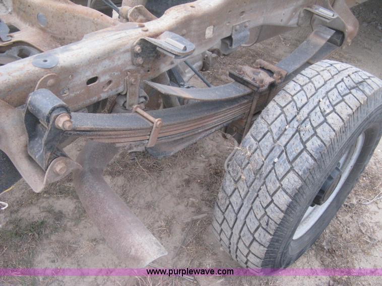 image for item B8342 2003 Ford F250 Super Duty XL cab and chassis