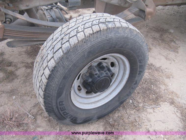 image for item B8342 2003 Ford F250 Super Duty XL cab and chassis