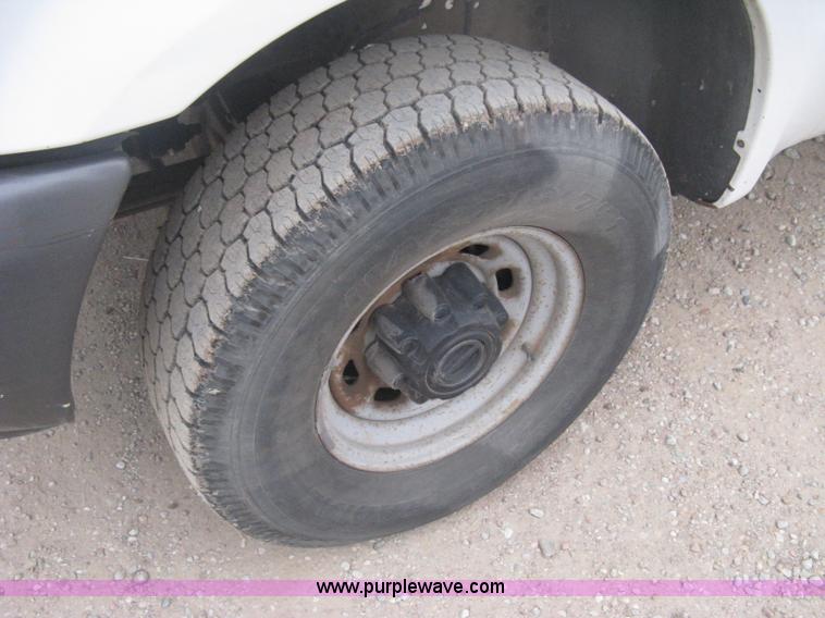 image for item B8342 2003 Ford F250 Super Duty XL cab and chassis