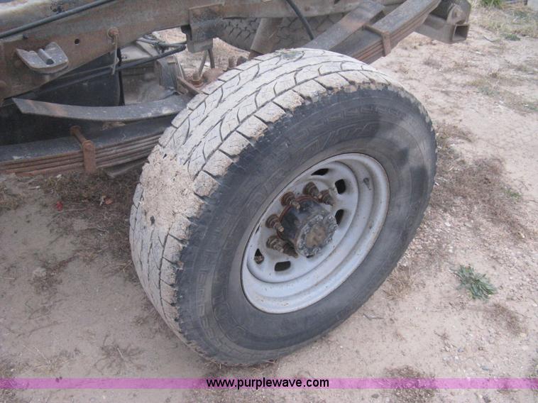 image for item B8342 2003 Ford F250 Super Duty XL cab and chassis