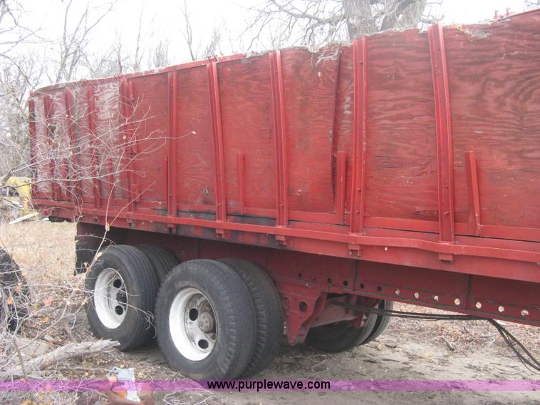 image for item B8346 1969 Fruehauf tandem axle flatbed trailer