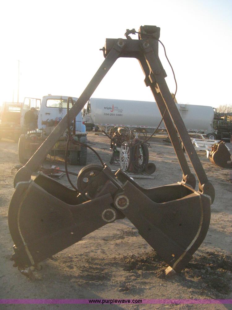 image for item B8385 Pettibone toothed clam shell bucket