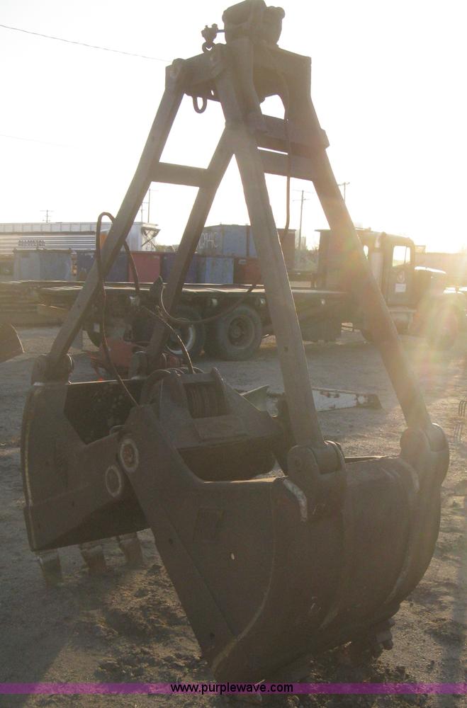 image for item B8385 Pettibone toothed clam shell bucket