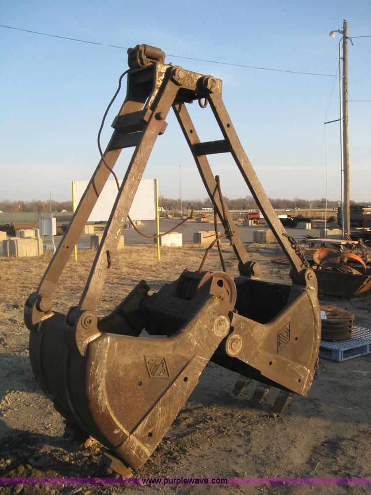 image for item B8385 Pettibone toothed clam shell bucket