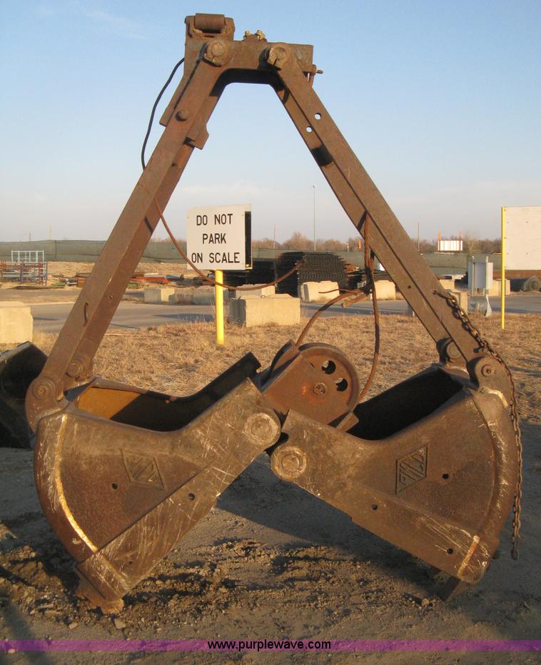 image for item B8385 Pettibone toothed clam shell bucket