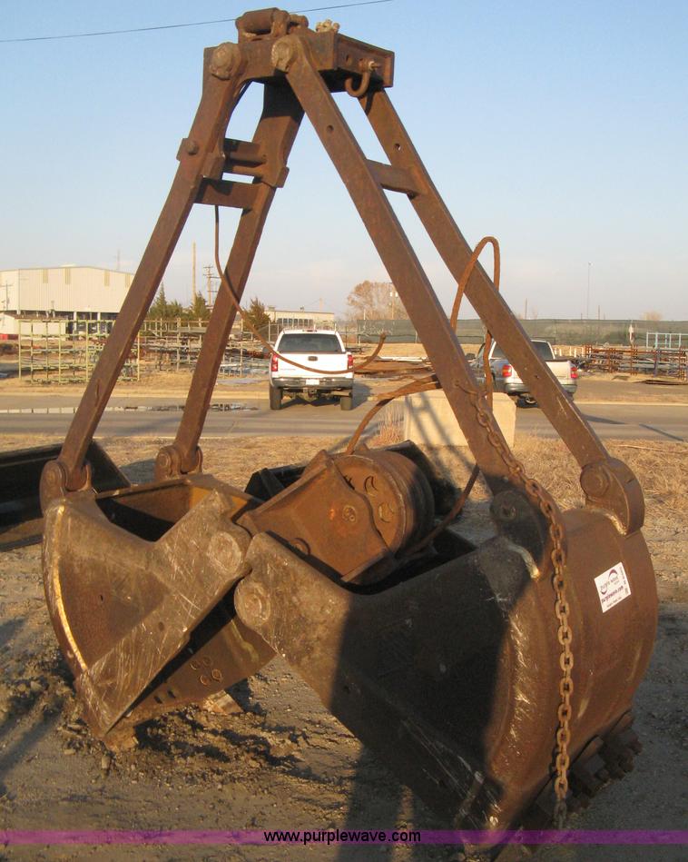 image for item B8385 Pettibone toothed clam shell bucket