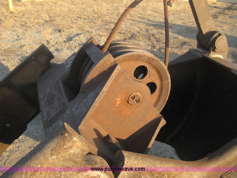 image for item B8385 Pettibone toothed clam shell bucket