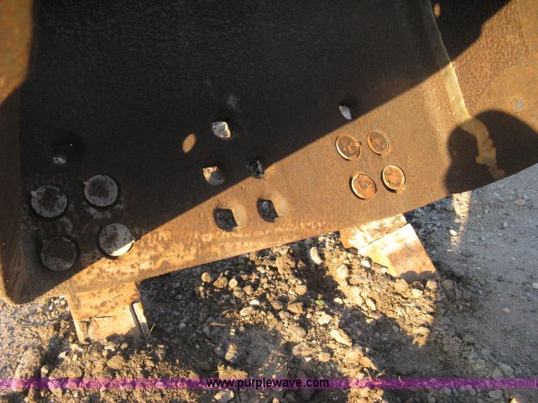 image for item B8385 Pettibone toothed clam shell bucket