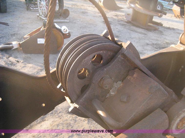 image for item B8385 Pettibone toothed clam shell bucket