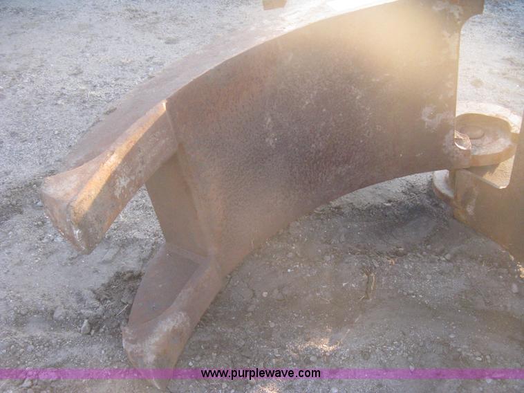 image for item B8386 Pin on jaw thumb material bundler