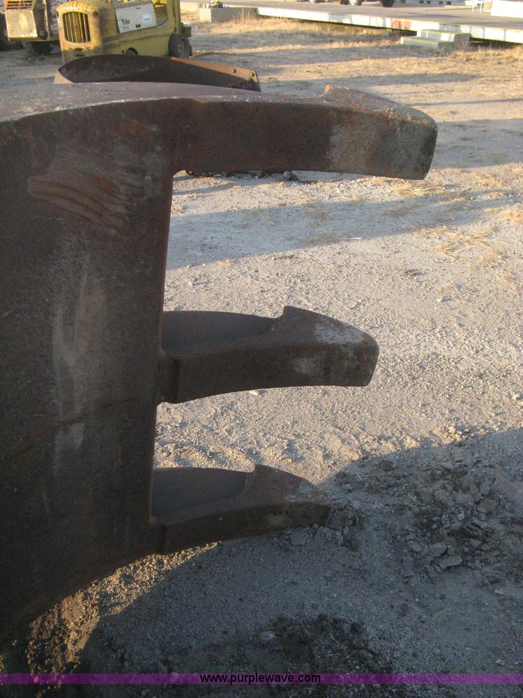 image for item B8386 Pin on jaw thumb material bundler