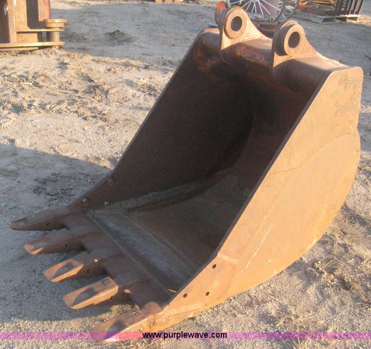 image for item B8387 CAT 34" five tooth pin on excavator bucket