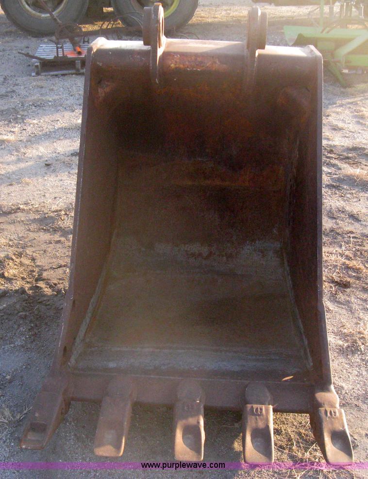 image for item B8387 CAT 34" five tooth pin on excavator bucket