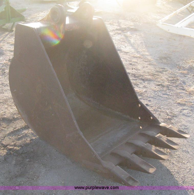 image for item B8387 CAT 34" five tooth pin on excavator bucket