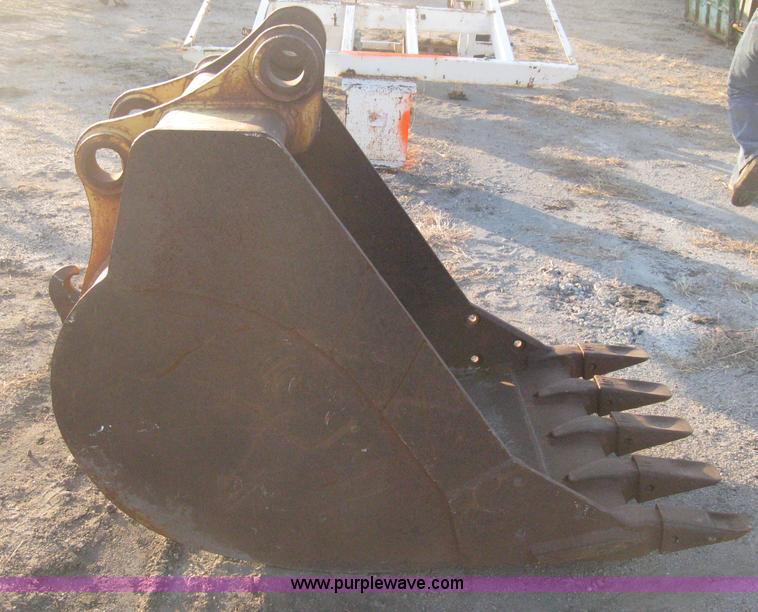 image for item B8387 CAT 34" five tooth pin on excavator bucket