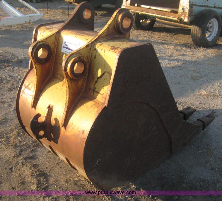 image for item B8387 CAT 34" five tooth pin on excavator bucket