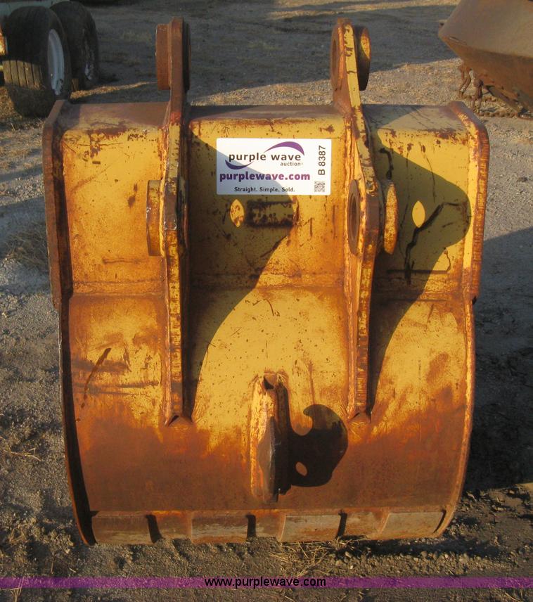 image for item B8387 CAT 34" five tooth pin on excavator bucket