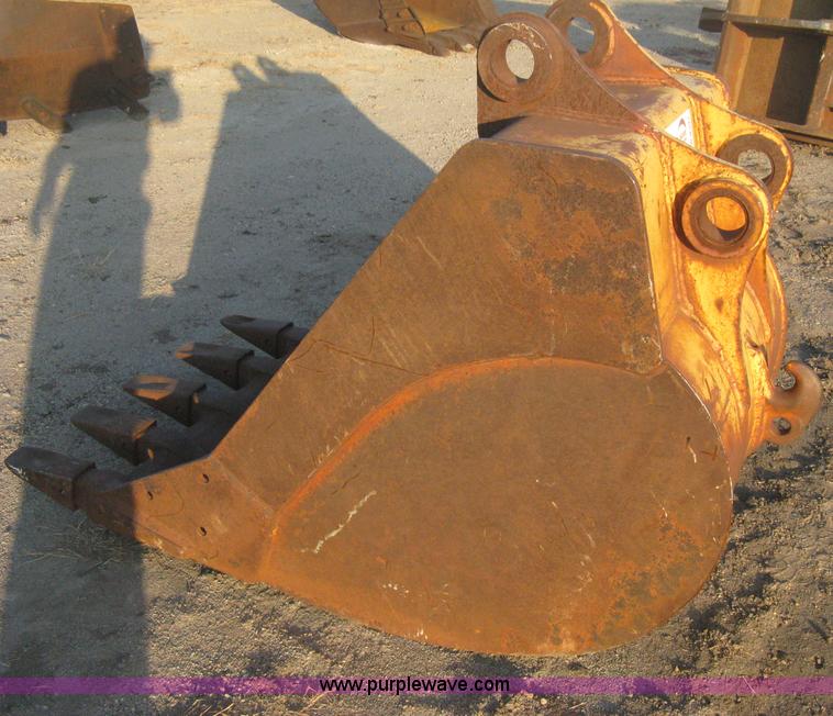 image for item B8387 CAT 34" five tooth pin on excavator bucket