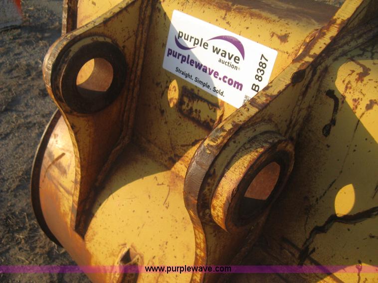 image for item B8387 CAT 34" five tooth pin on excavator bucket