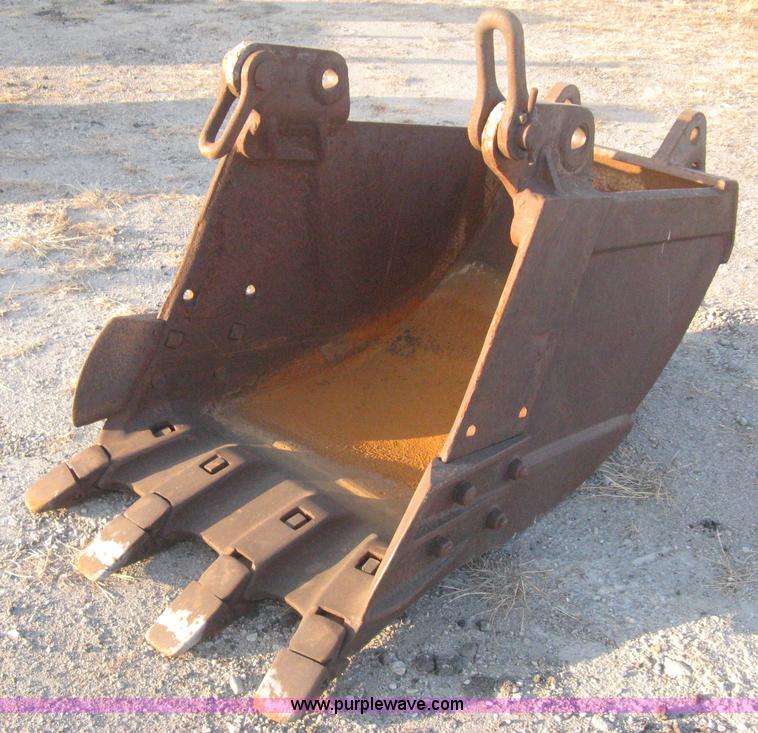 image for item B8388 36" four tooth bucket