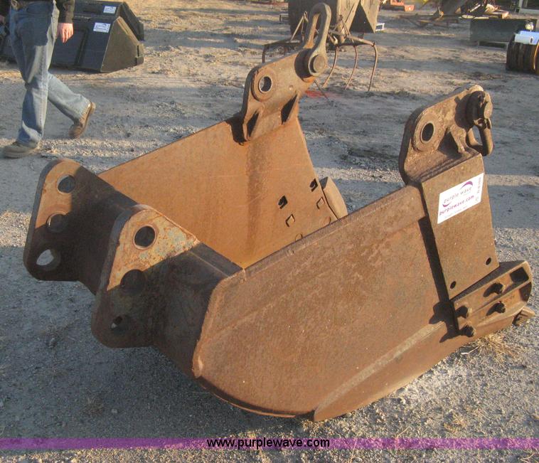 image for item B8388 36" four tooth bucket