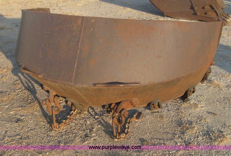 image for item B8389 Drag line toothed bucket/bowl