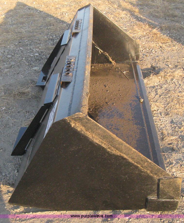 image for item B8390 Skid steer bucket