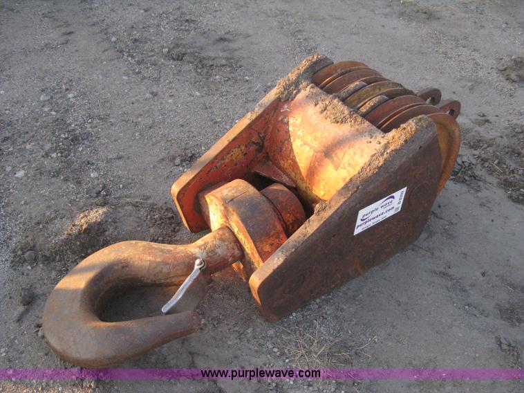 image for item B8392 Crane block/hook
