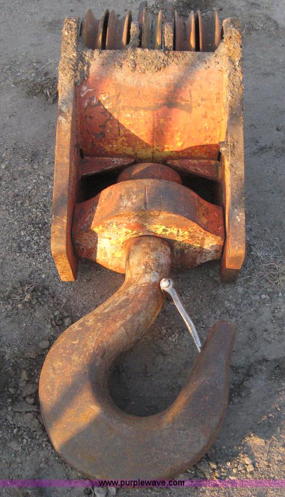 image for item B8392 Crane block/hook