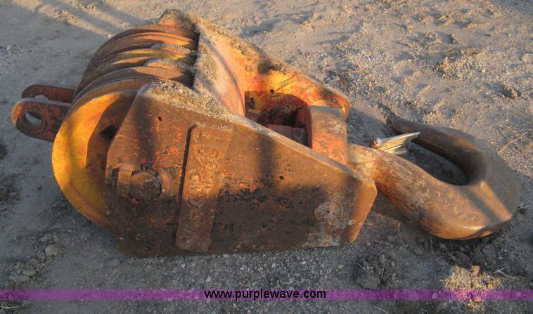 image for item B8392 Crane block/hook