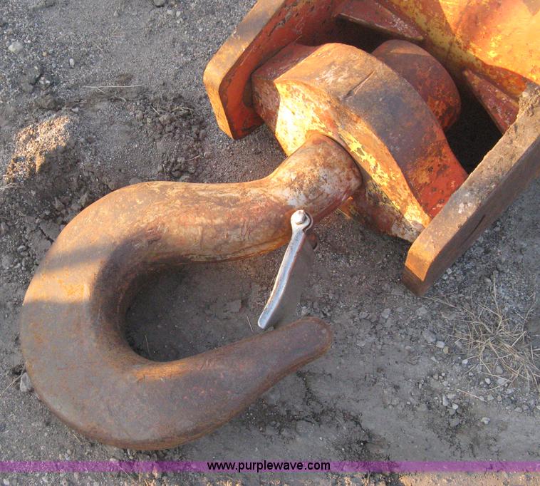 image for item B8392 Crane block/hook