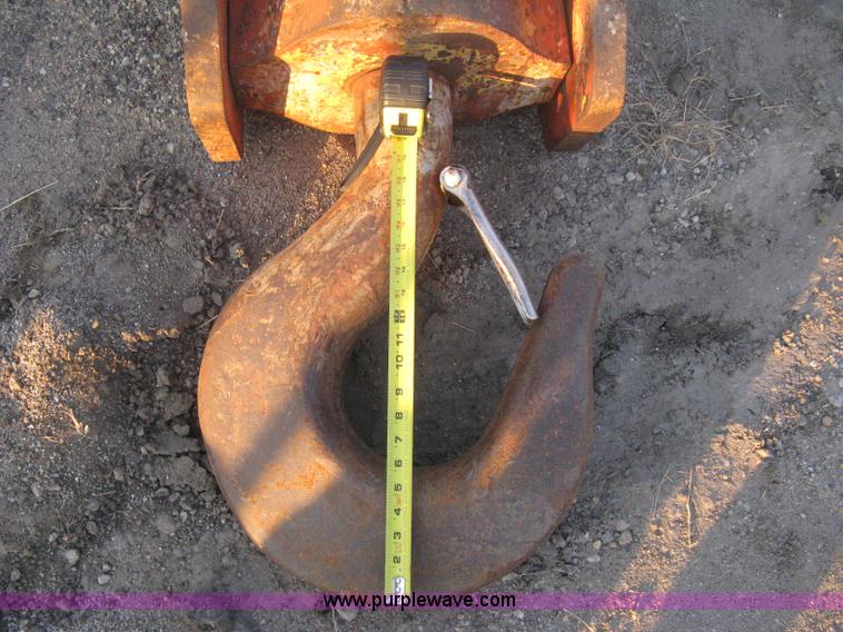 image for item B8392 Crane block/hook