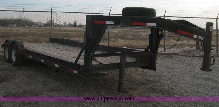image for item B8495 2000 Neal 20' gooseneck flatbed trailer