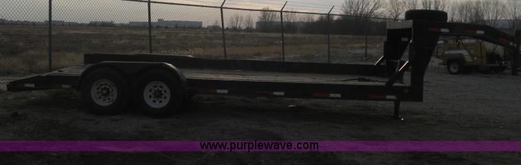image for item B8495 2000 Neal 20' gooseneck flatbed trailer