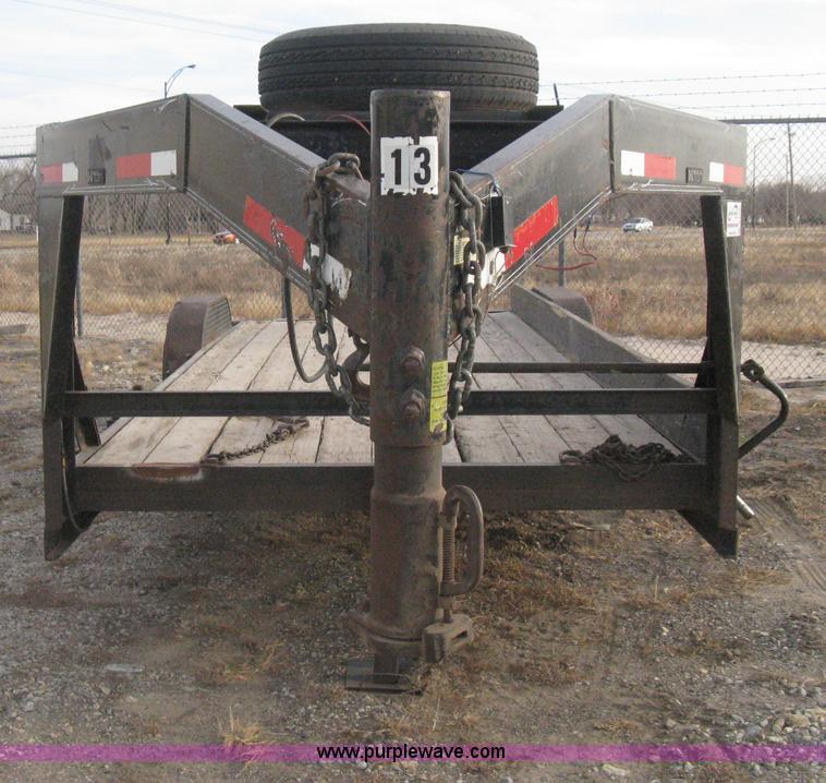 image for item B8495 2000 Neal 20' gooseneck flatbed trailer